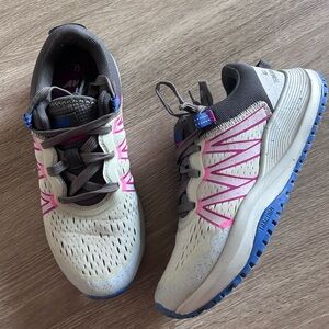 Avia Women's All-Terrain Trail Running Shoes - size 8
